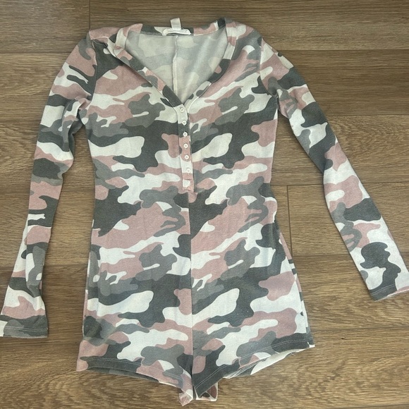 Onesie pjs - Picture 1 of 2